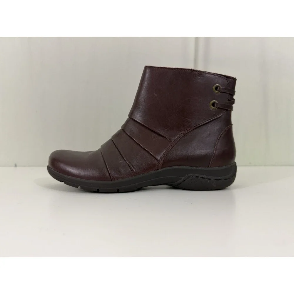 Clarks Artisan Christine Tilt Burgundy Leather Zip Ankle Booties Womens Size 7.5